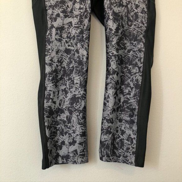 UNDER ARMOUR Mileage Printed Capri Gray Geometric Active Workout Leggings Small - Picture 4 of 12